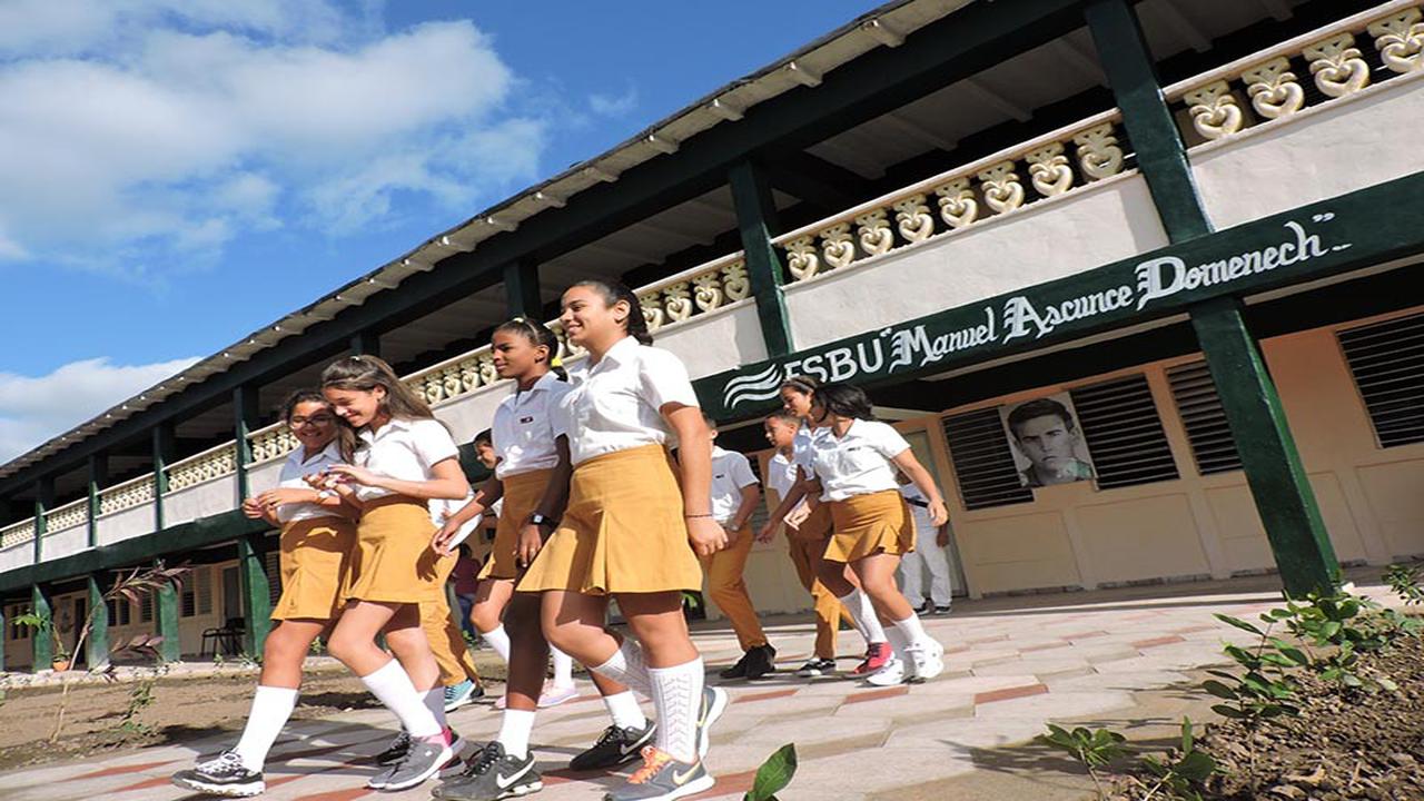 Enseñanza Secundaria Básica Reajustes Para El Regreso A Las Aulas En Cuba — Teveo 2559